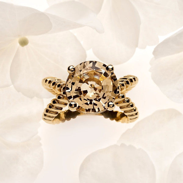 18K yellow gold ring with one golden beryl