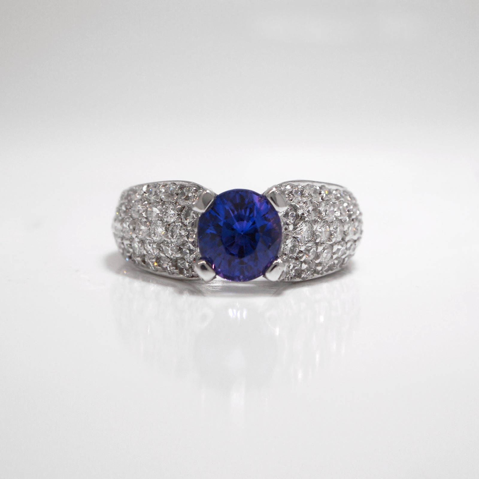 18K White Gold Color Change Sapphire And Diamond Ring