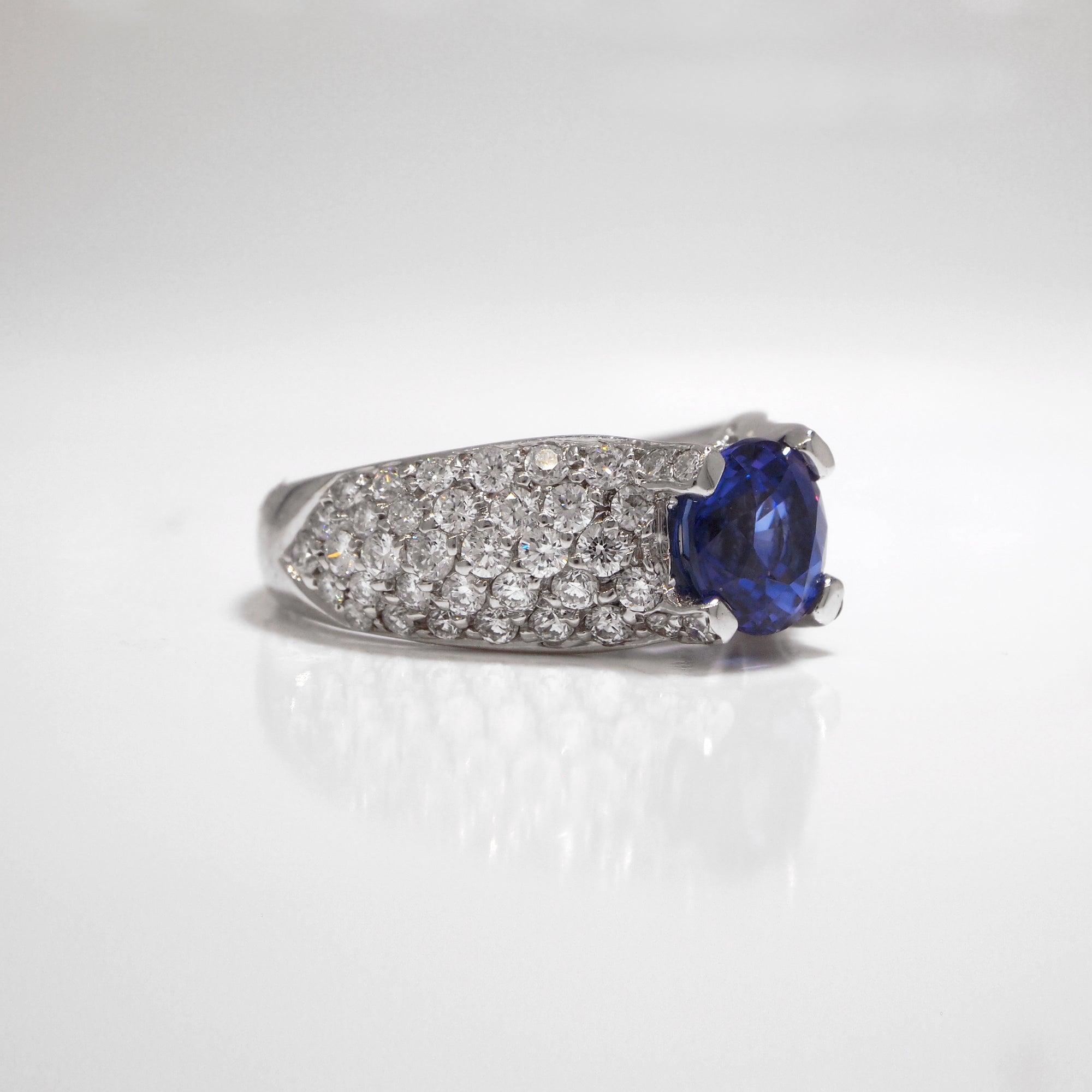 18K White Gold Color Change Sapphire And Diamond Ring