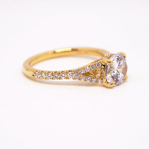 Point Of Love 18K Yellow Gold Split Shank Diamond Engagement Ring With Diamond Point