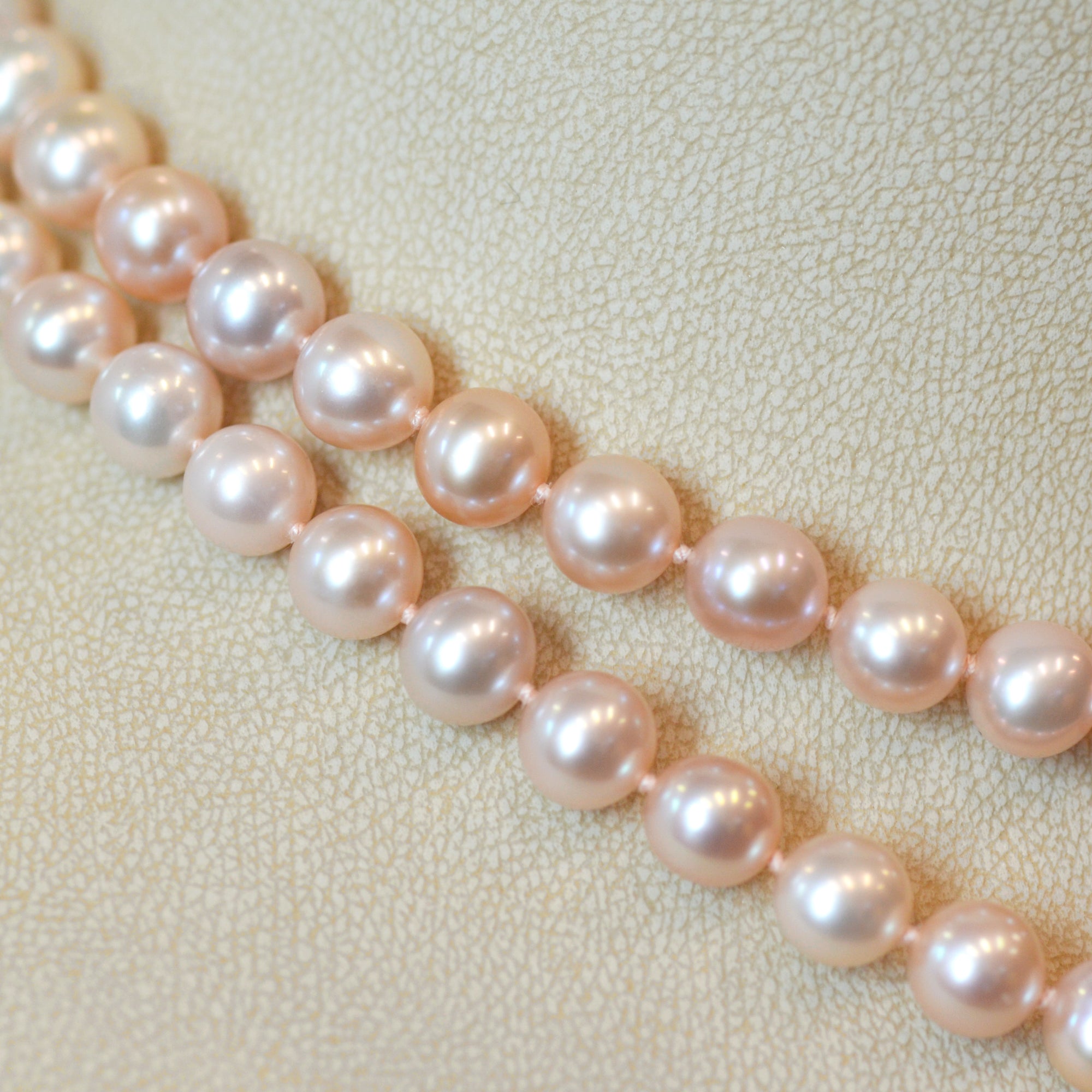 thumbnail interactive-video image 1 of Natural 8-9mm Pink Akoya Cultured Pearl Necklace – 18 Inch, 14K Gold Plated, Baroque Style 1 of 3