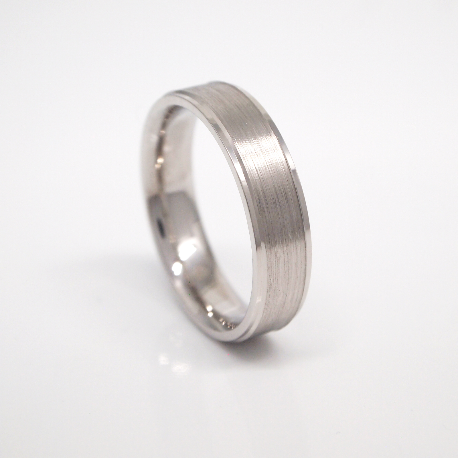 14K White Gold 5mm Satin Center Men's Wedding Band