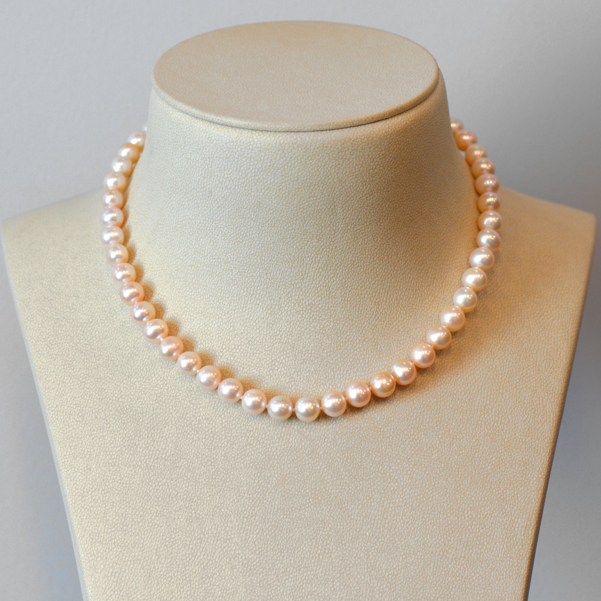 White Rosé Akoya Pearl Strand Necklace With 14K Yellow Gold Diamond Clasp
