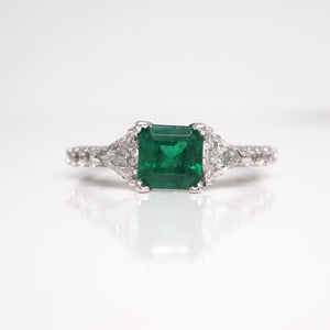 18K White Gold Emerald And Trillion-Cut Diamond Ring