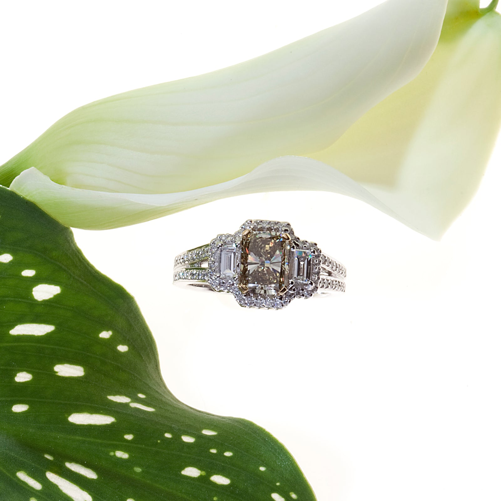 18K White Gold 3-Stone Yellow-Green and White Diamond Ring