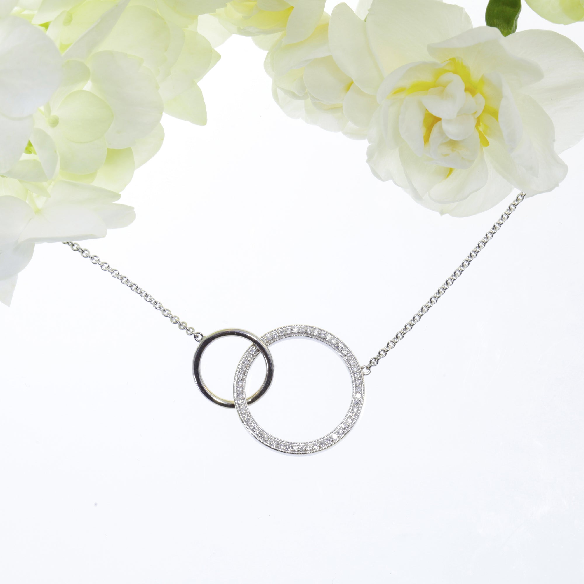 18K White Gold Interlocking Circle Diamond Necklace