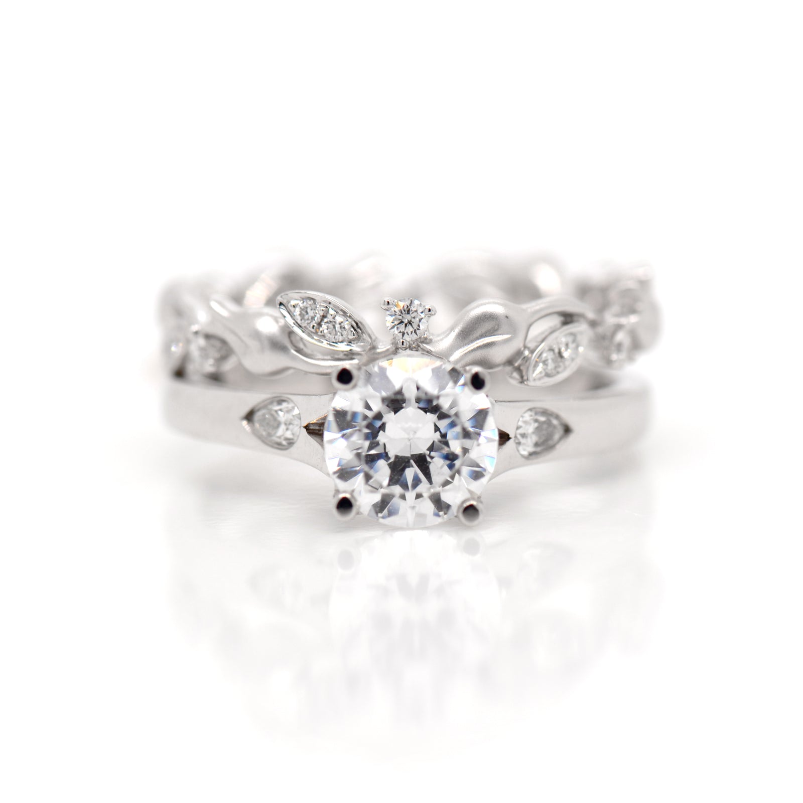 18K White Gold Diamond Flower Eternity Wedding Band