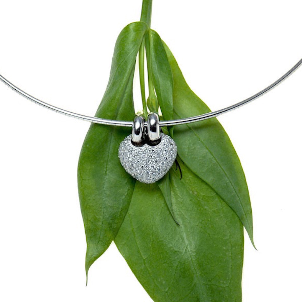 18K white gold heart pendant pave set with round brilliant diamonds