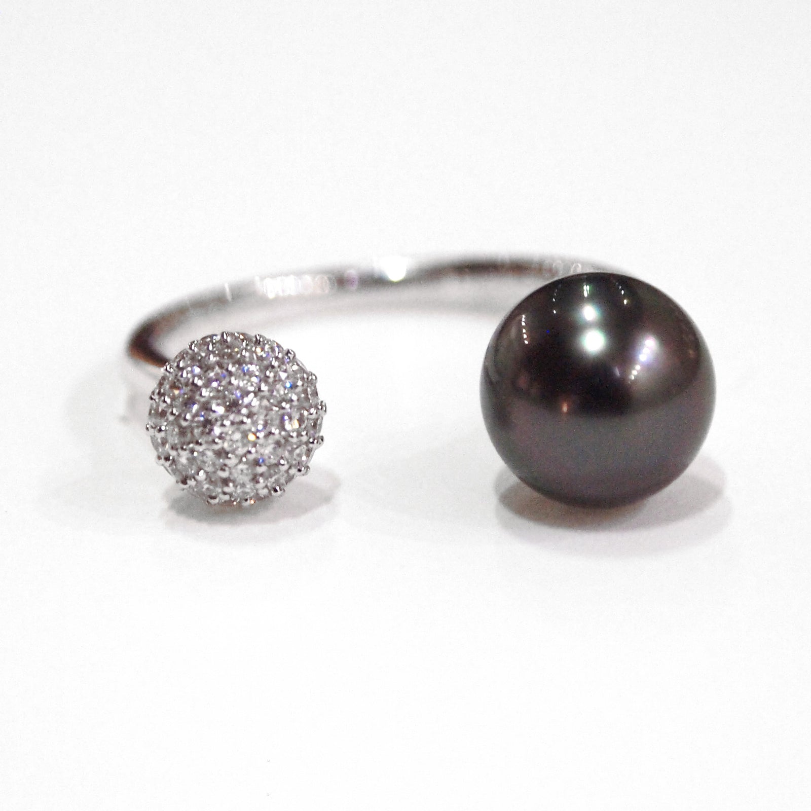 18K White Gold Tahitian Pearl And Diamond Ring