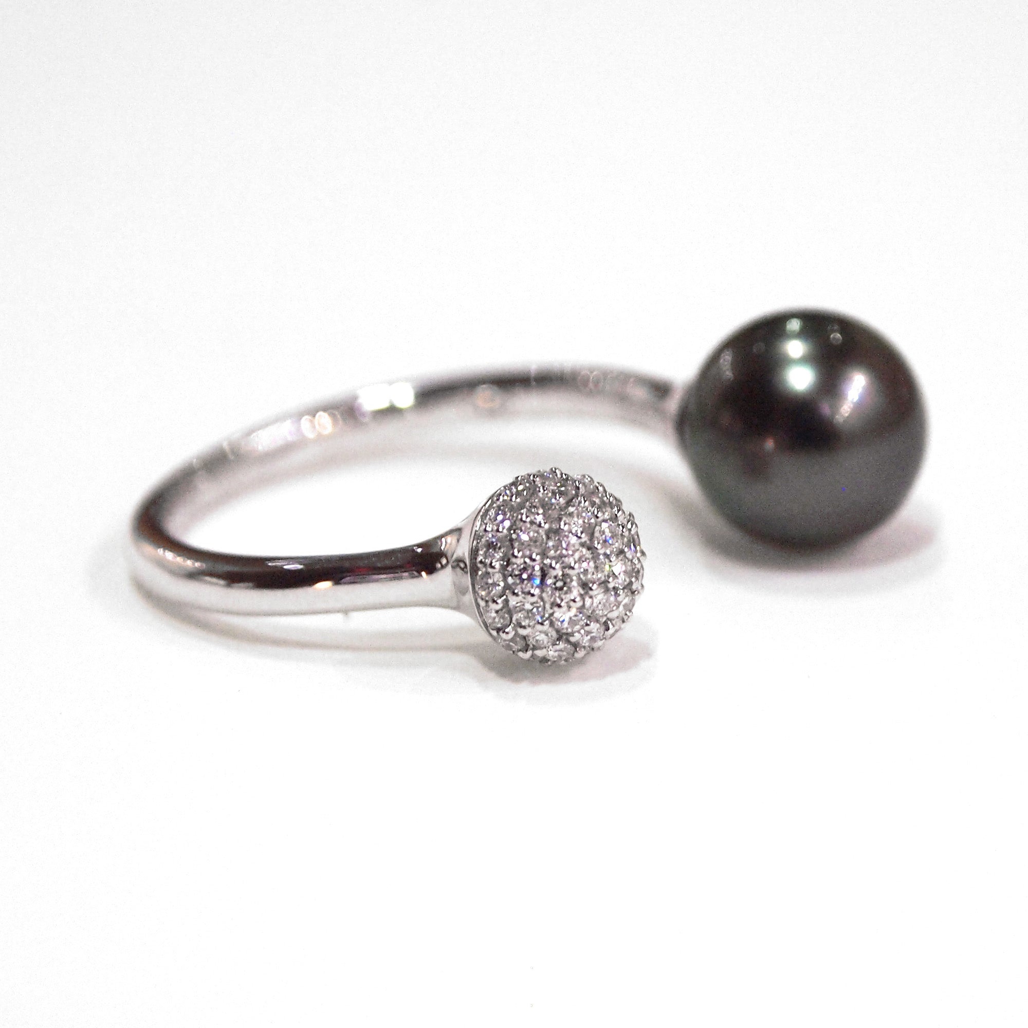 18K White Gold Tahitian Pearl And Diamond Ring