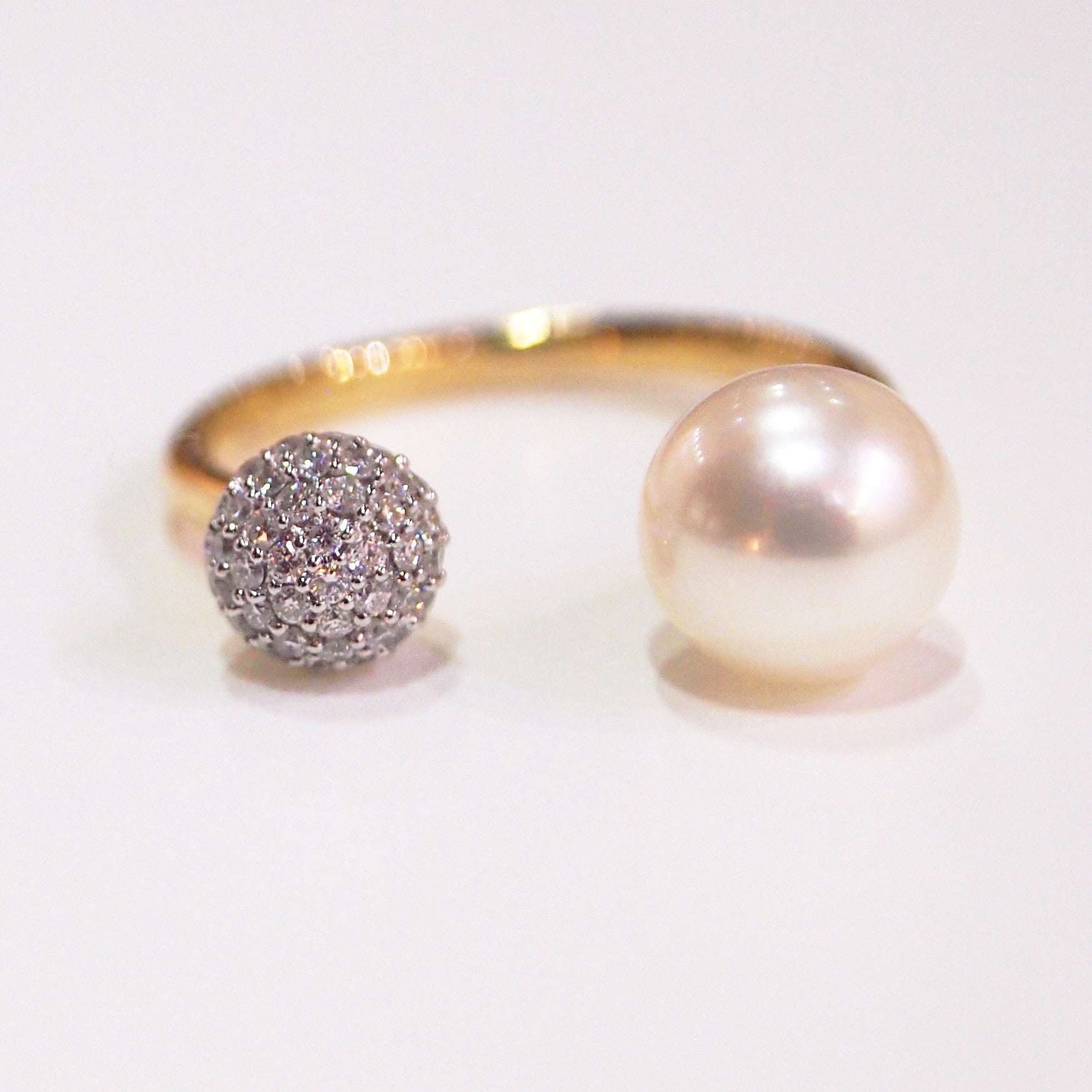 18K Yellow Gold White Pearl and Diamond Ring