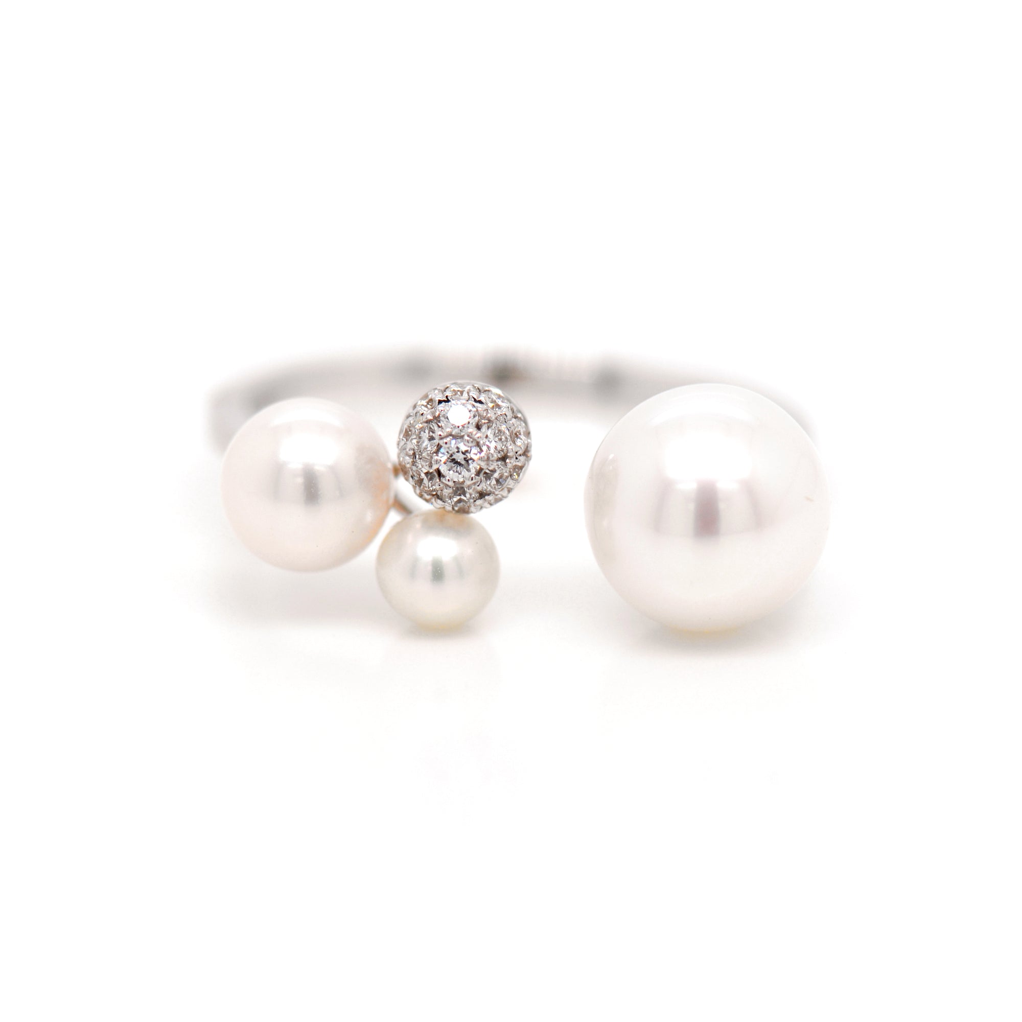 18K White Gold Pearl And Diamond Ring