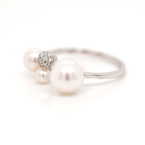 18K White Gold Pearl And Diamond Ring