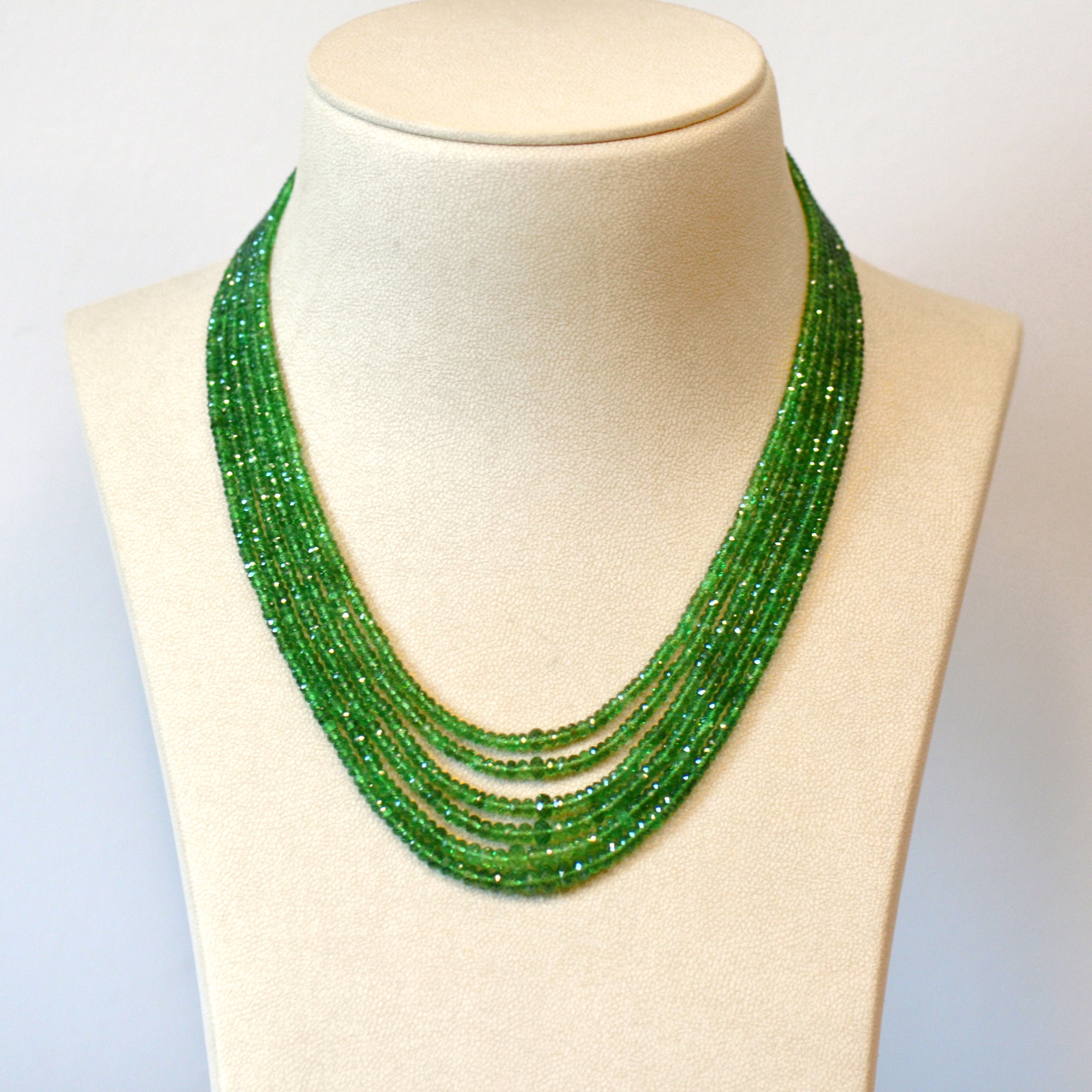 18 inch tsavorite bead necklace