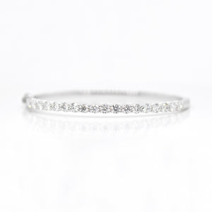 18K White Gold Round Diamond Bangle